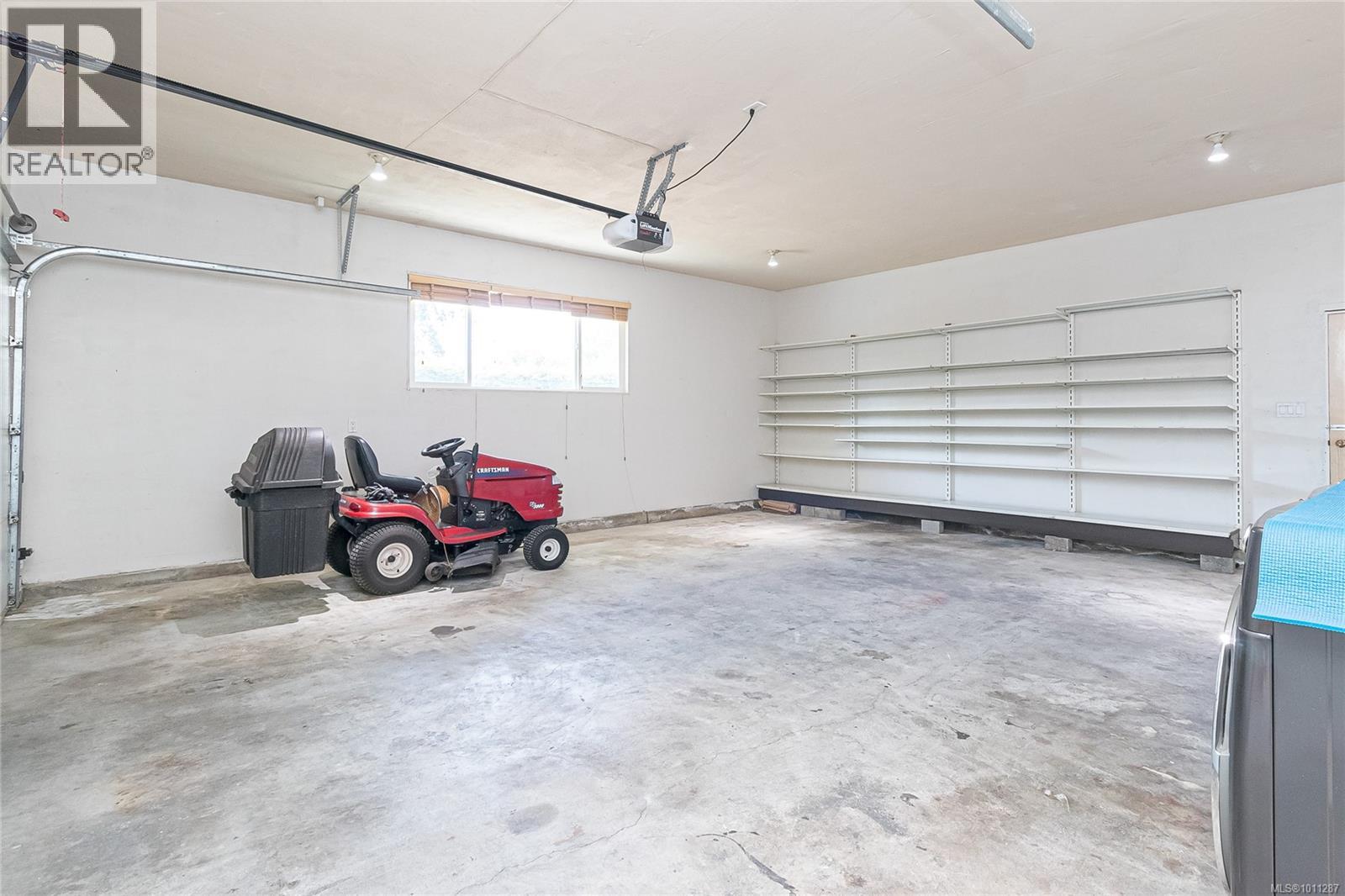 Photo 5 of 2560 Dorset Rd, Oak Bay BC