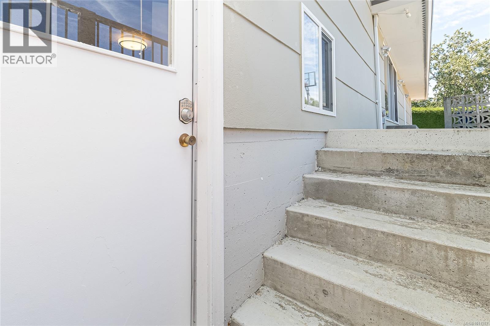Photo 53 of 2560 Dorset Rd, Oak Bay BC