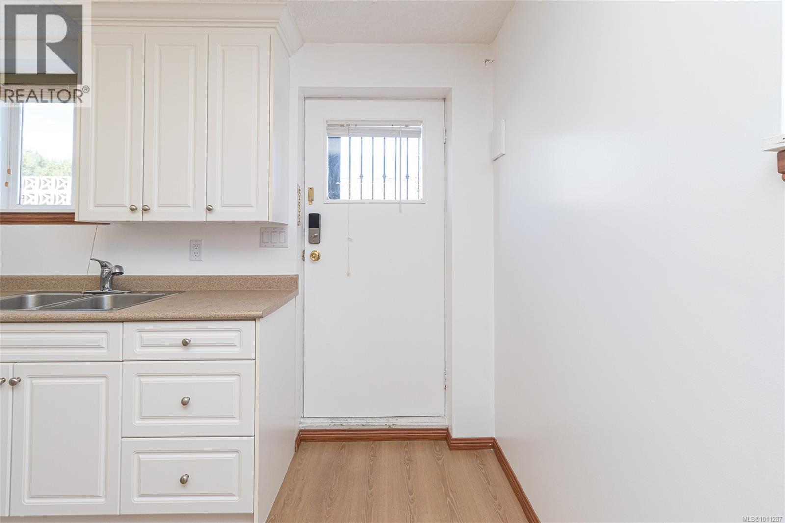 Photo 61 of 2560 Dorset Rd, Oak Bay BC
