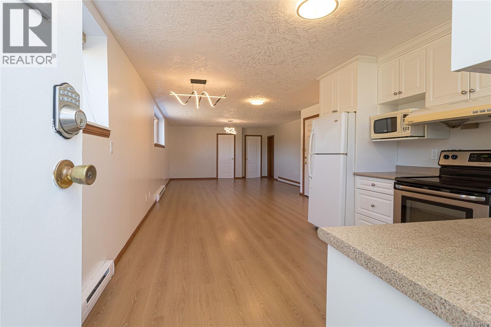 Photo 41 of 2560 Dorset Rd, Oak Bay BC