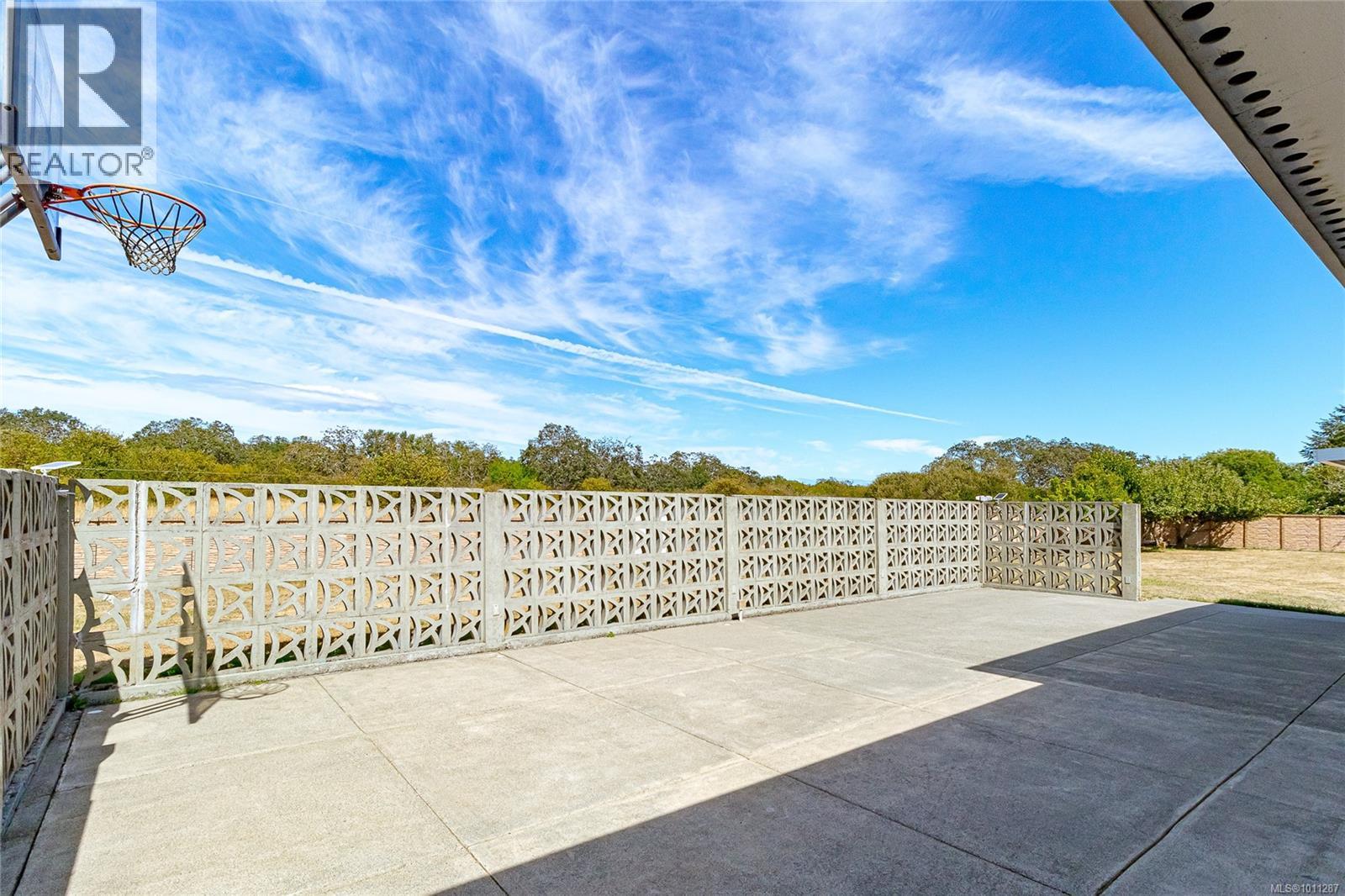 Photo 71 of 2560 Dorset Rd, Oak Bay BC