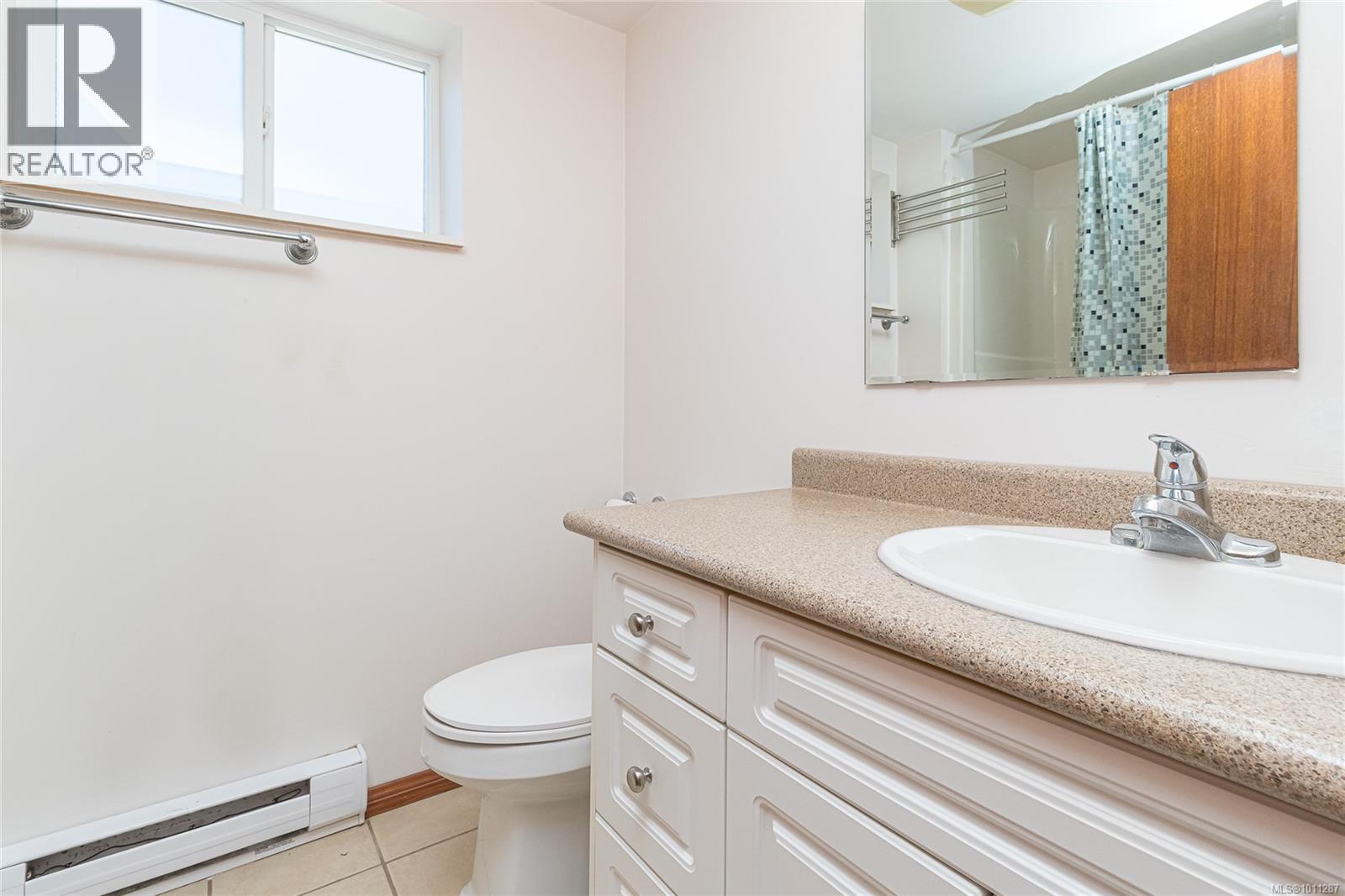 Photo 10 of 2560 Dorset Rd, Oak Bay BC