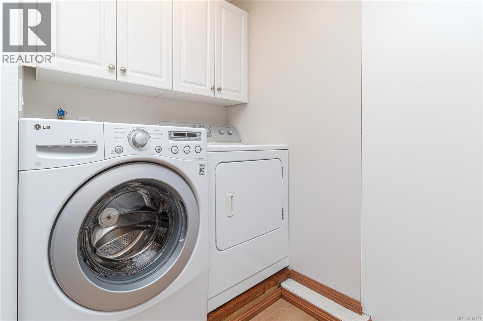 Photo 12 of 2560 Dorset Rd, Oak Bay BC