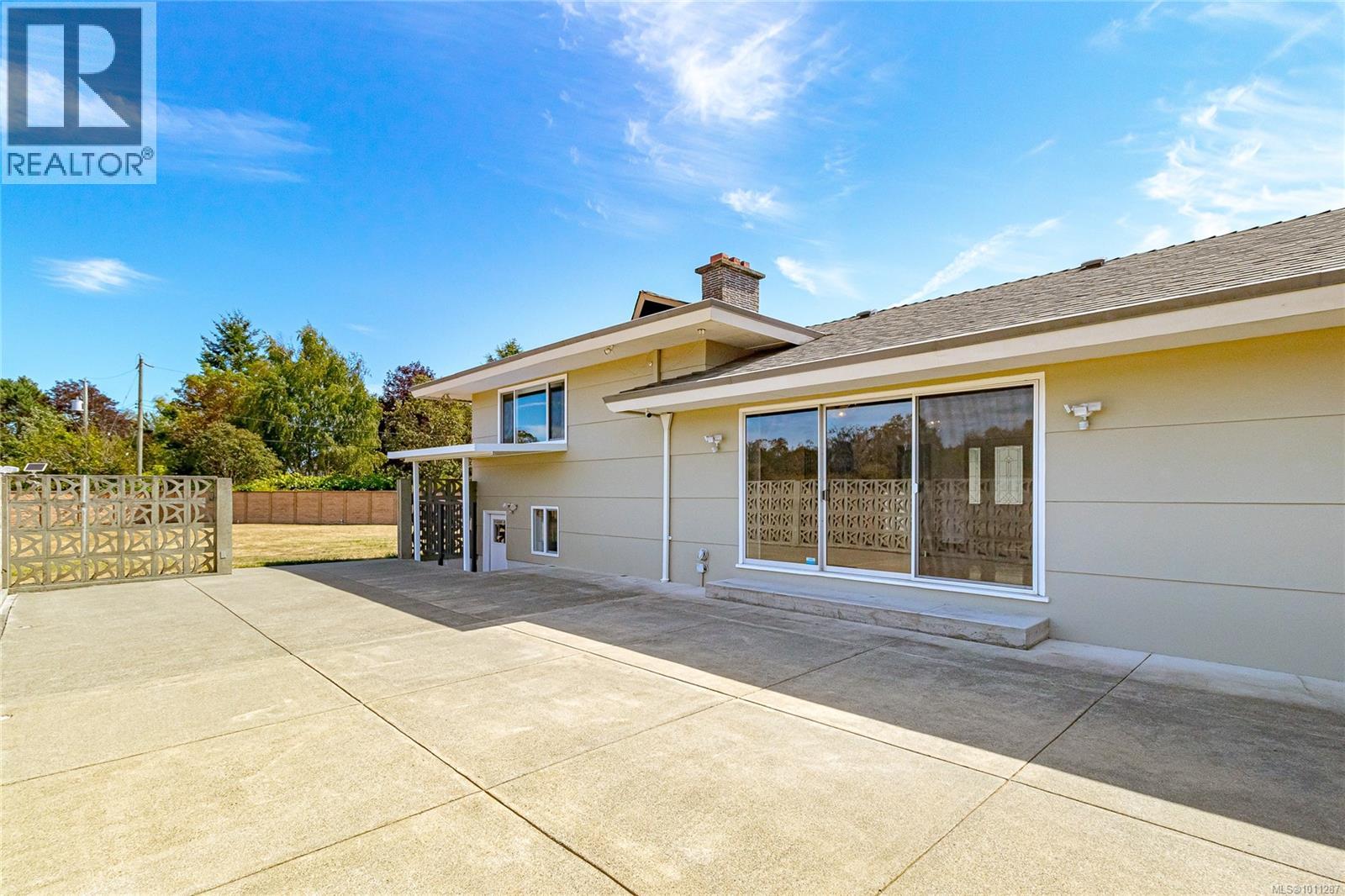 Photo 16 of 2560 Dorset Rd, Oak Bay BC