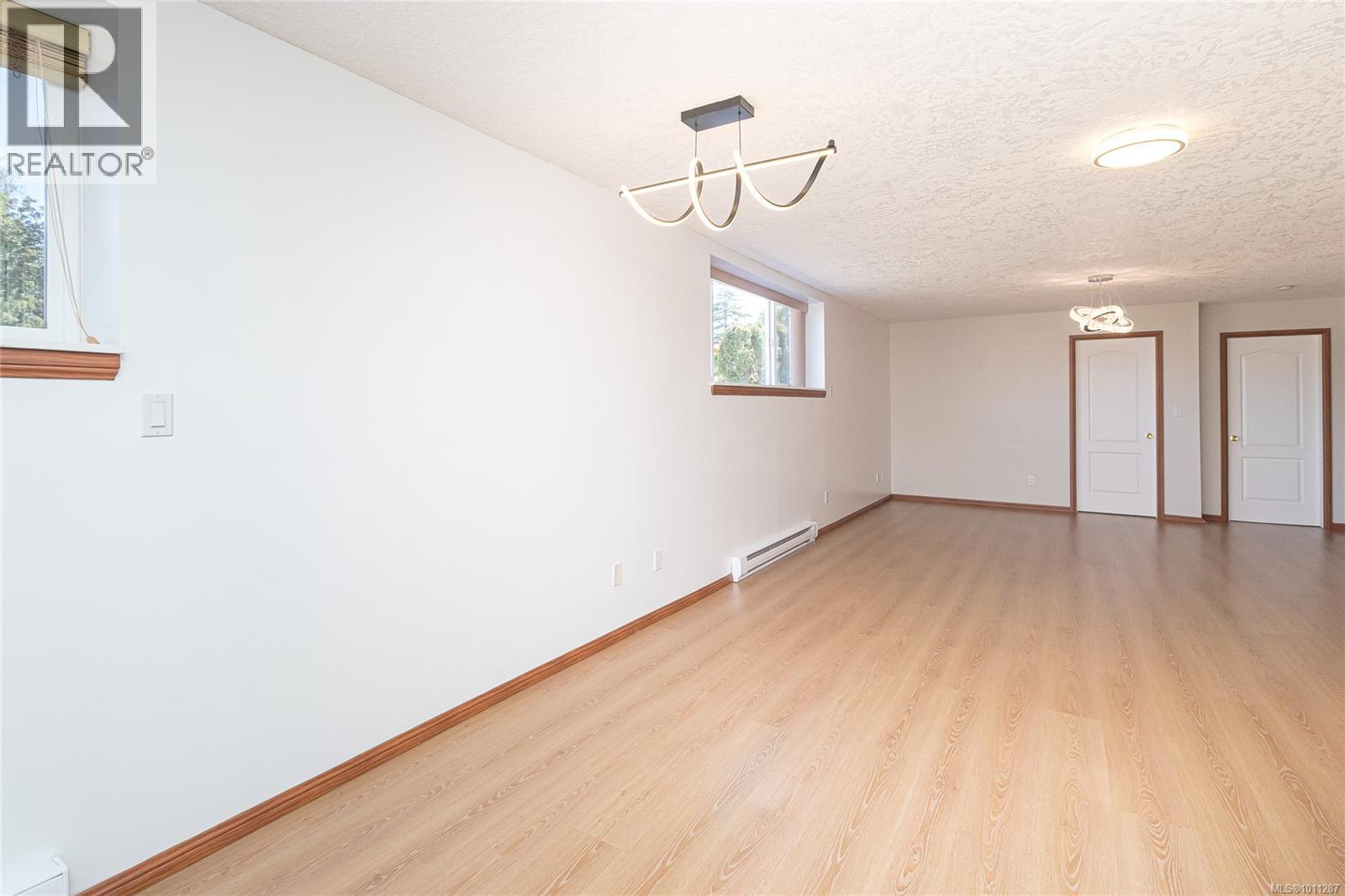 Photo 23 of 2560 Dorset Rd, Oak Bay BC