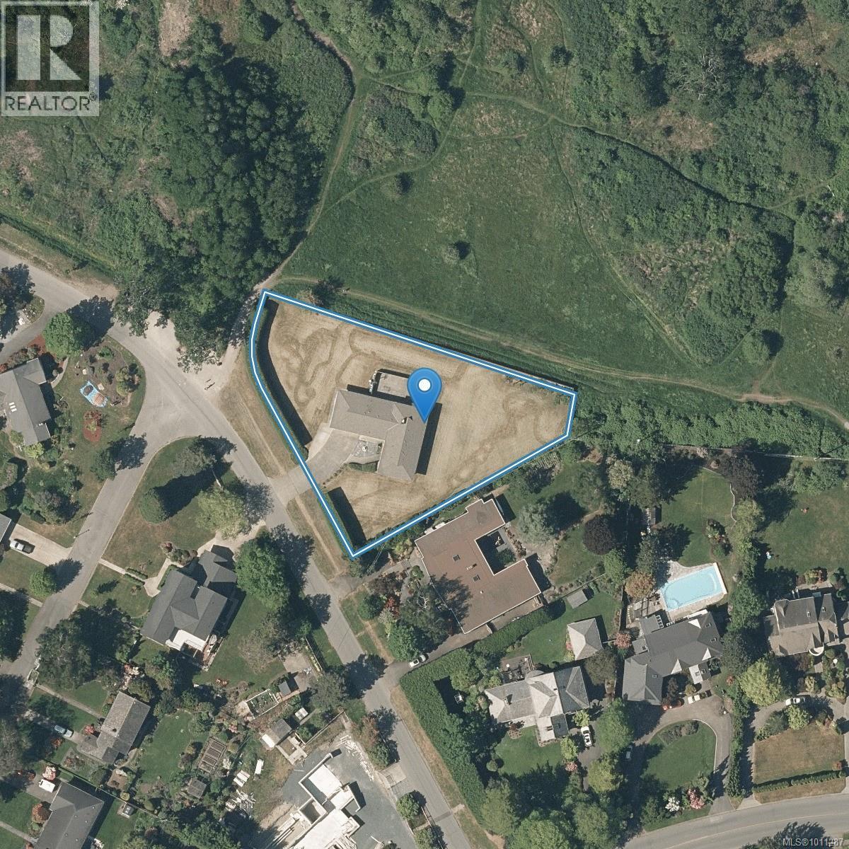Photo 24 of 2560 Dorset Rd, Oak Bay BC