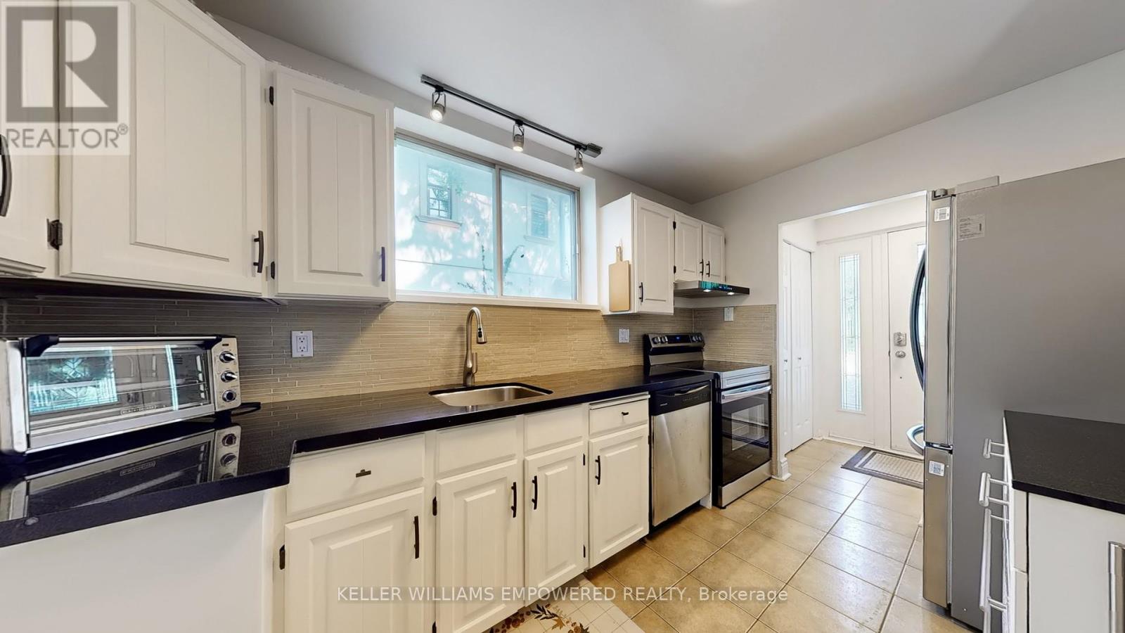 Photo 19 of 30 Paperbirch Drive, Toronto ON