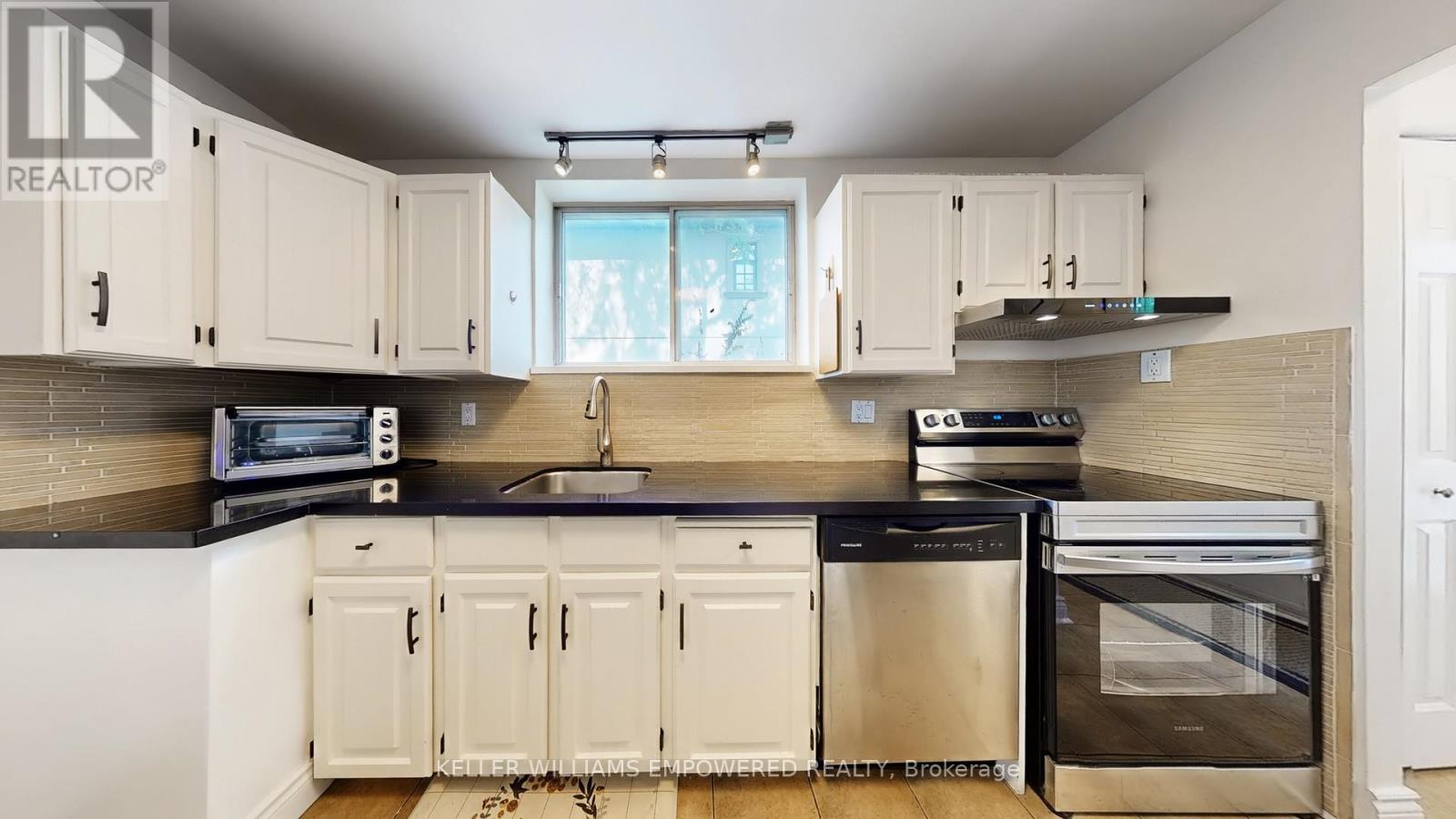 Photo 38 of 30 Paperbirch Drive, Toronto ON