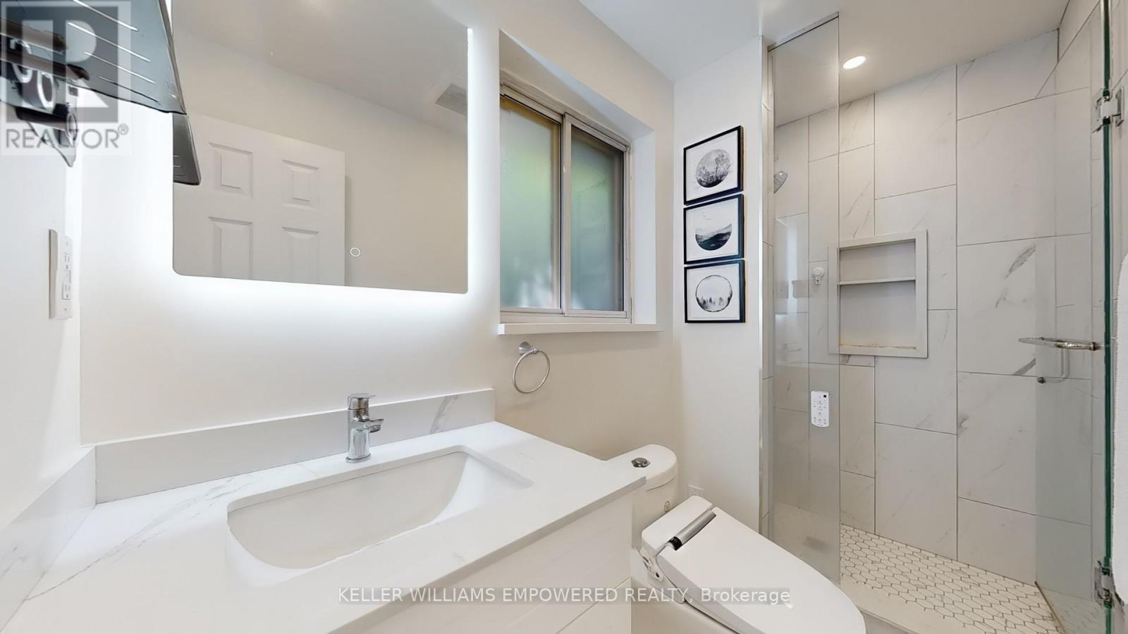 Photo 5 of 30 Paperbirch Drive, Toronto ON