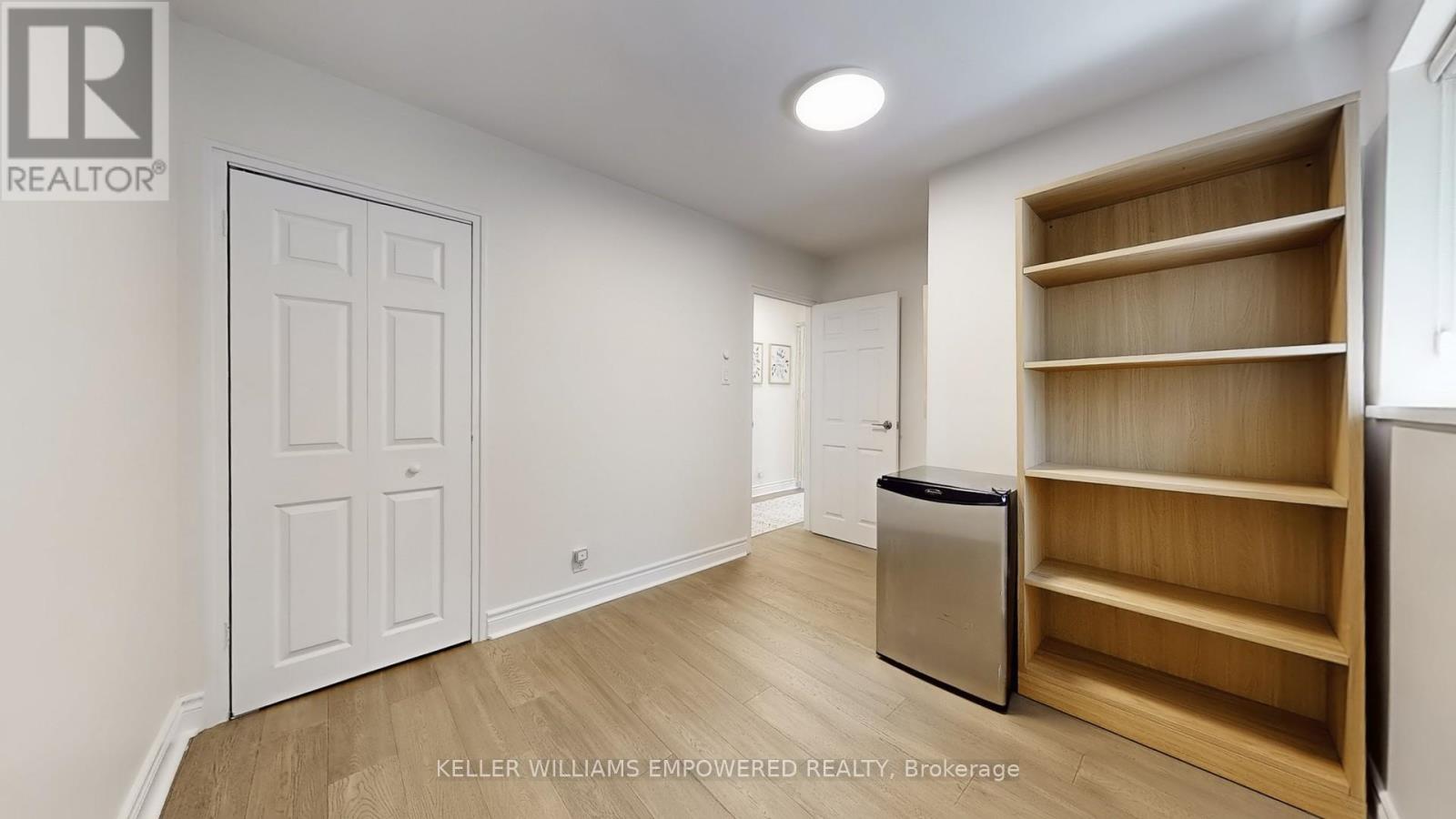 Photo 17 of 30 Paperbirch Drive, Toronto ON