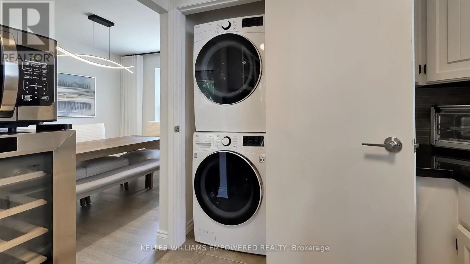 Photo 10 of 30 Paperbirch Drive, Toronto ON