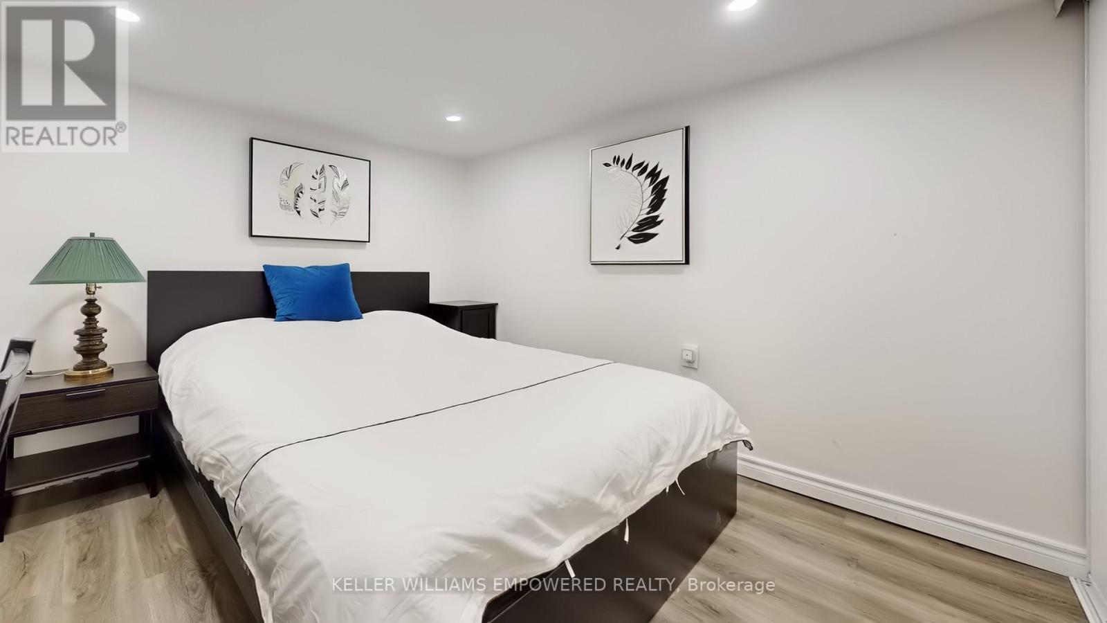 Photo 3 of 30 Paperbirch Drive, Toronto ON
