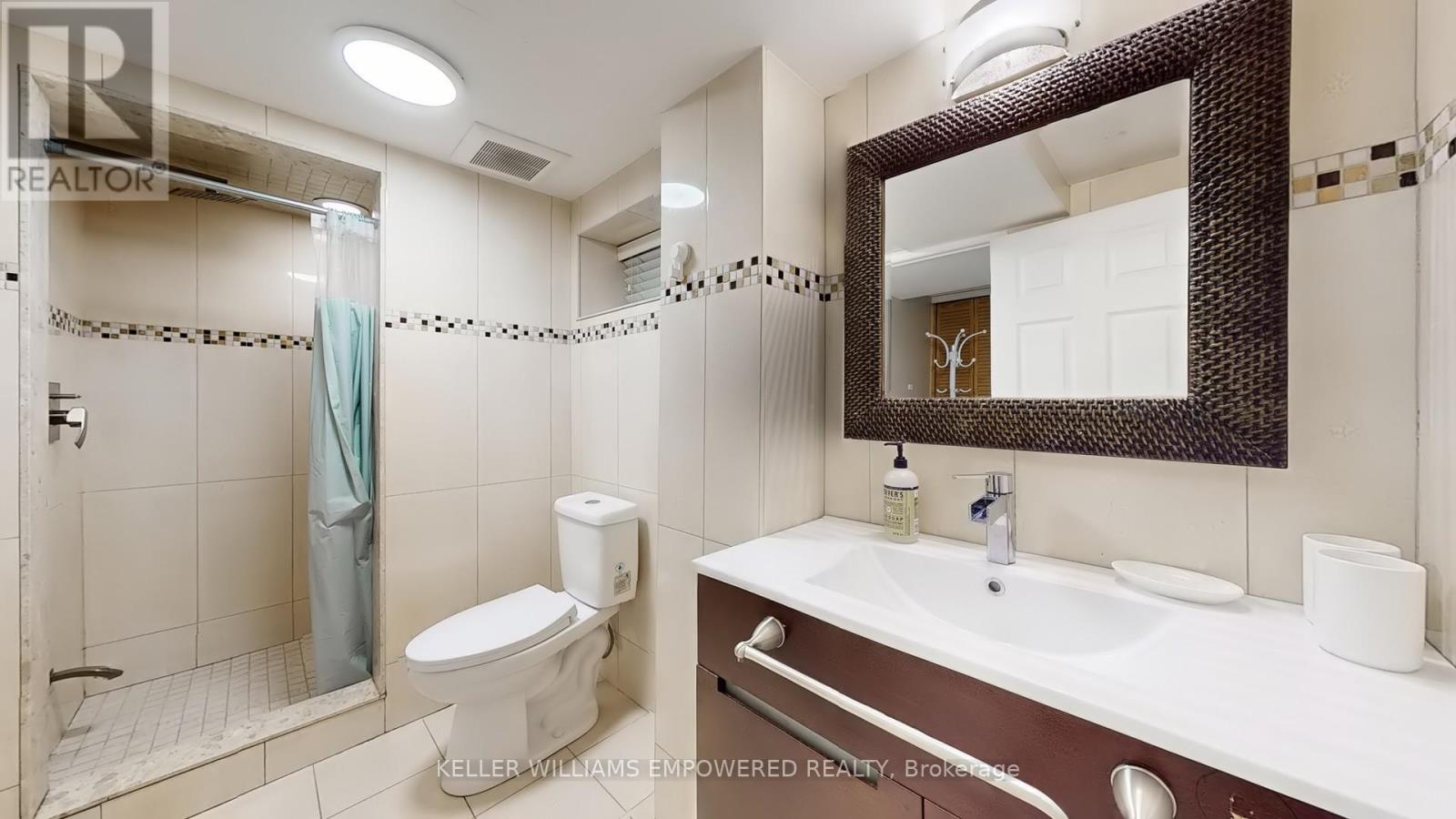Photo 14 of 30 Paperbirch Drive, Toronto ON