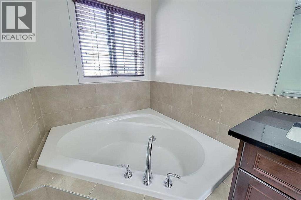 Photo 31 of 106 Sage Meadows Way Nw, Calgary AB
