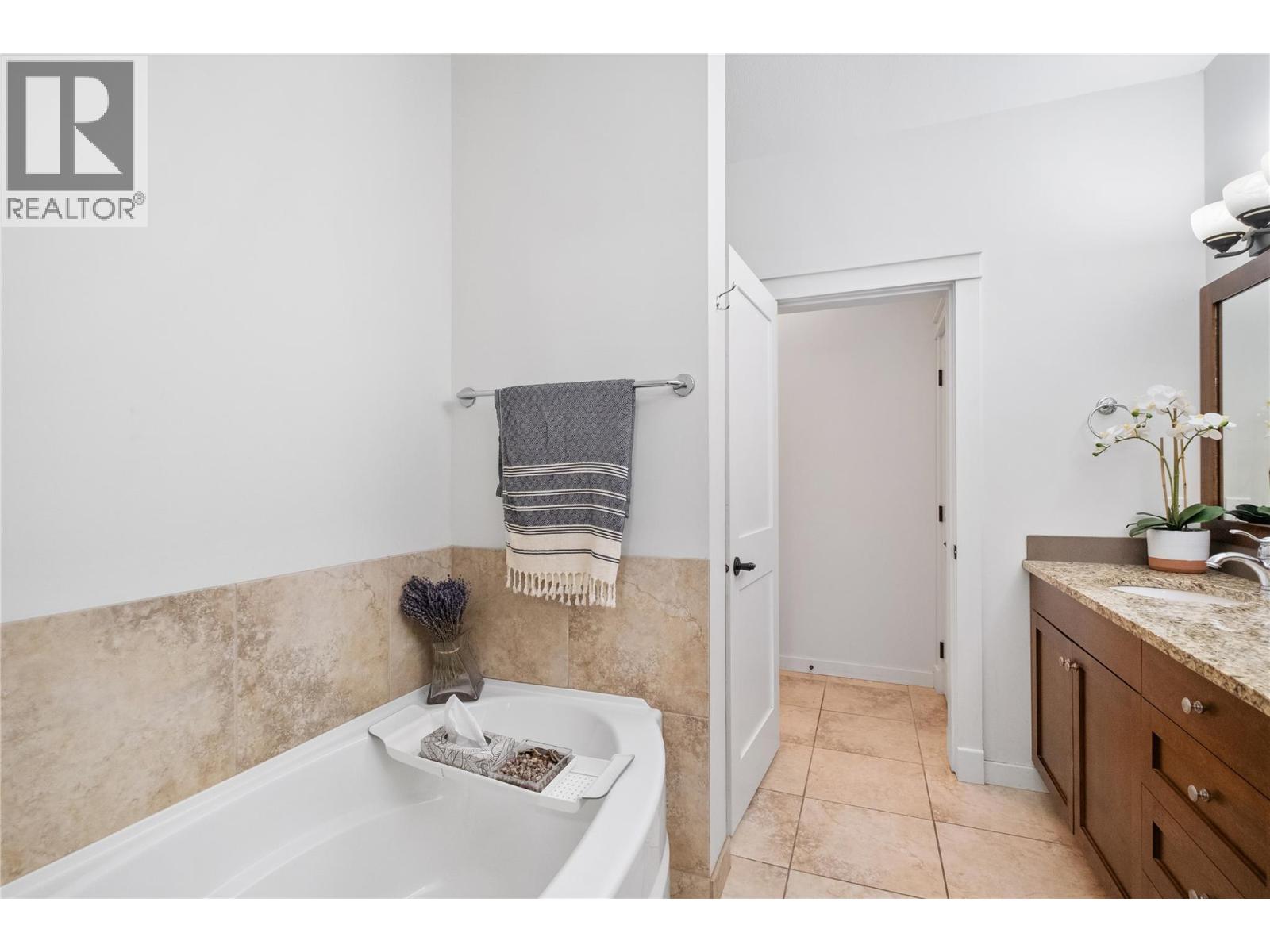 219 511 Yates Road, Kelowna