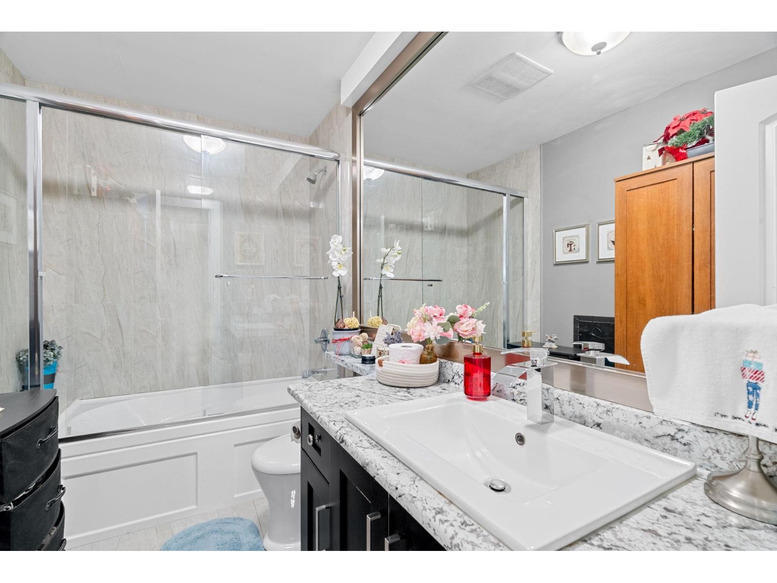 Photo 12 of 30 8555 King George Boulevard, Surrey BC