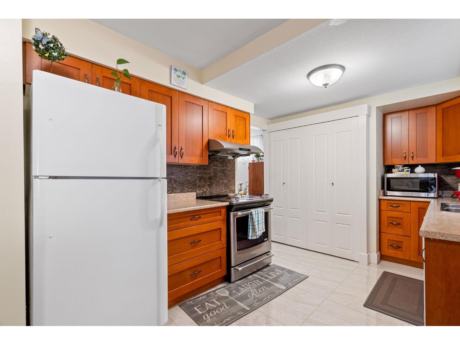 Photo 10 of 30 8555 King George Boulevard, Surrey BC