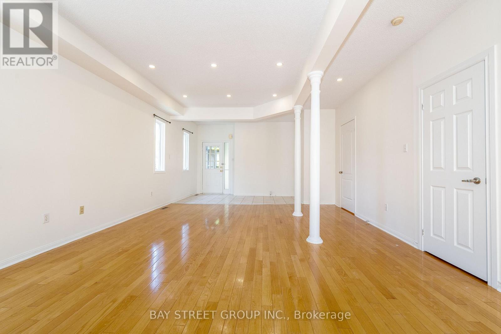 Photo 11 of 25 Formosa Drive, Richmond Hill ON