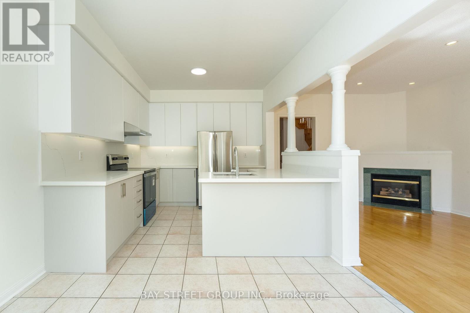 Photo 14 of 25 Formosa Drive, Richmond Hill ON