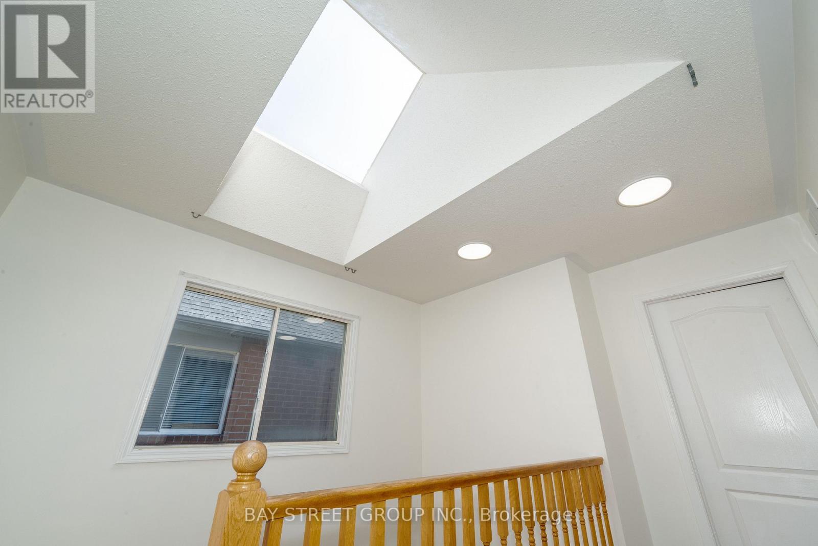 Photo 20 of 25 Formosa Drive, Richmond Hill ON