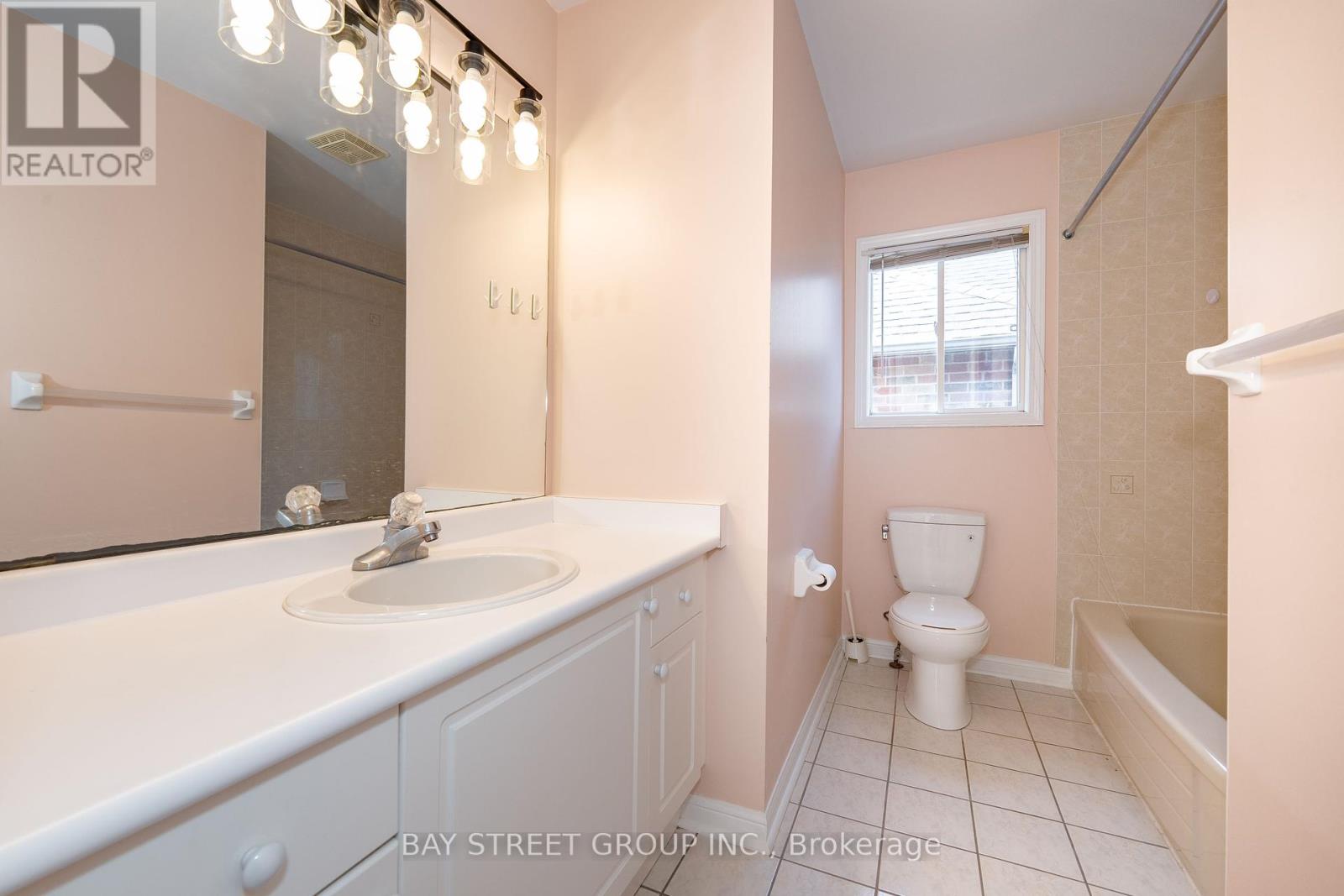 Photo 26 of 25 Formosa Drive, Richmond Hill ON