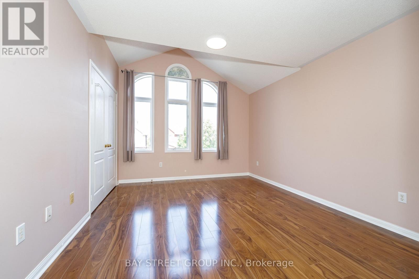 Photo 29 of 25 Formosa Drive, Richmond Hill ON