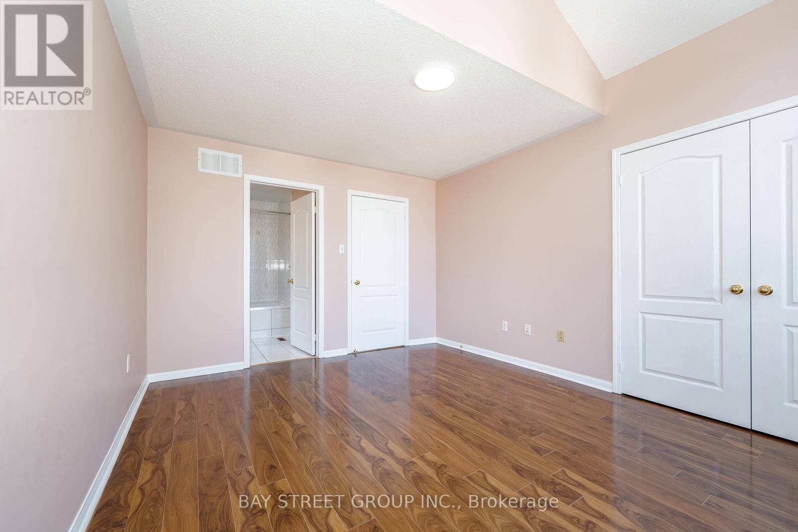 Photo 31 of 25 Formosa Drive, Richmond Hill ON