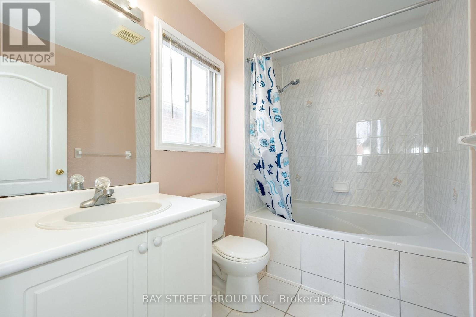 Photo 32 of 25 Formosa Drive, Richmond Hill ON