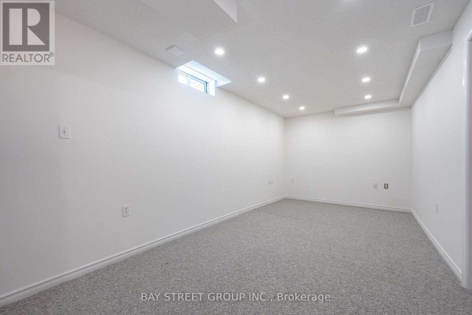 Photo 35 of 25 Formosa Drive, Richmond Hill ON