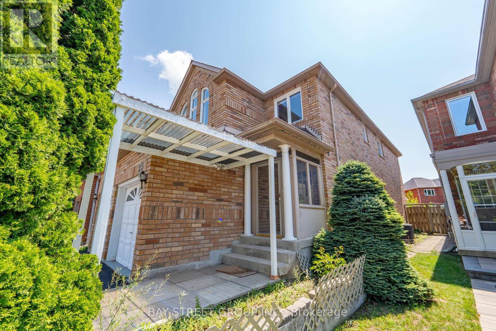 Photo 4 of 25 Formosa Drive, Richmond Hill ON