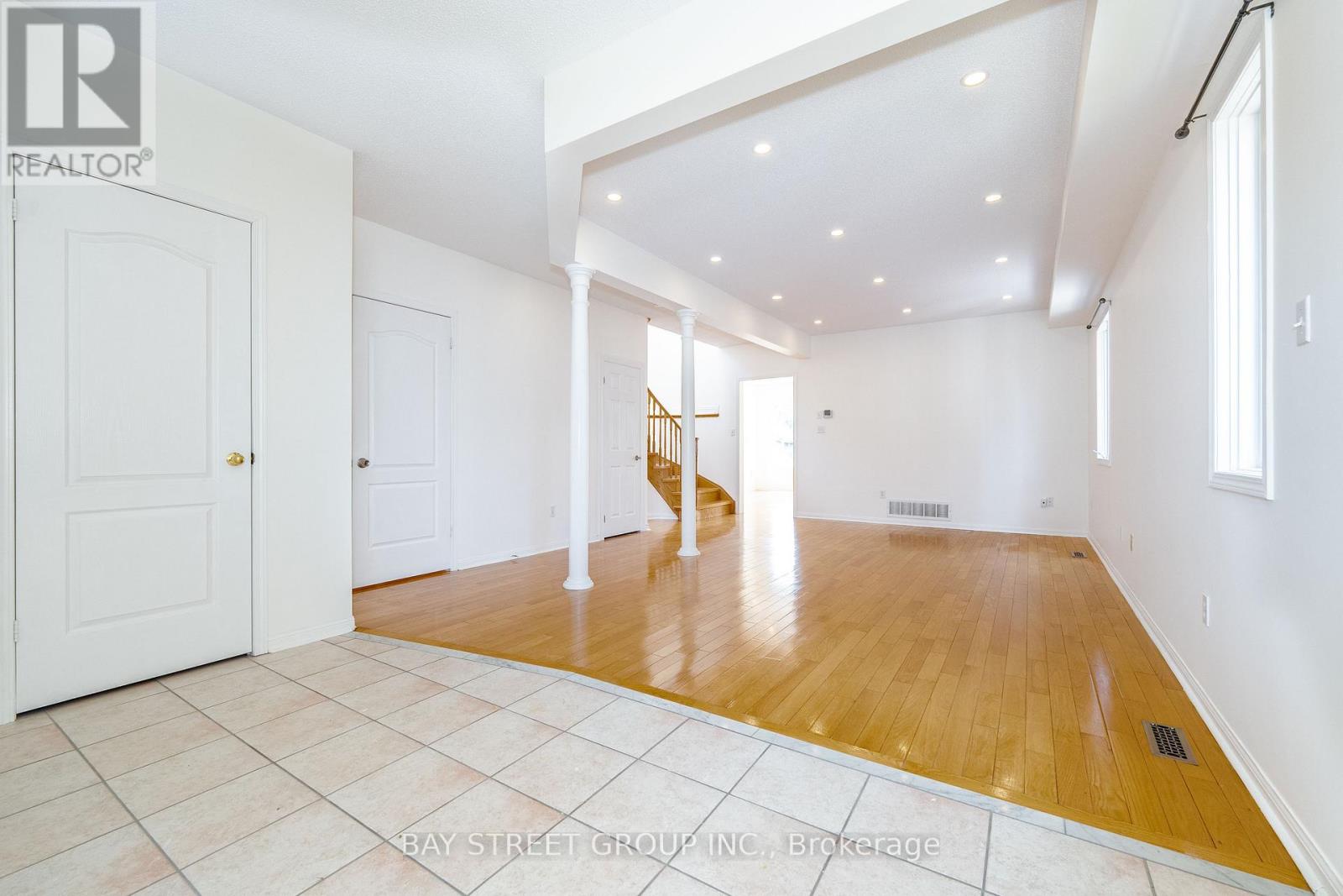 Photo 6 of 25 Formosa Drive, Richmond Hill ON