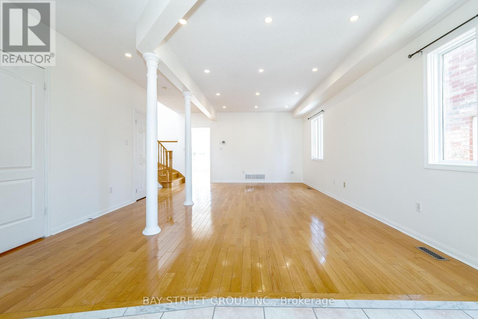 Photo 7 of 25 Formosa Drive, Richmond Hill ON
