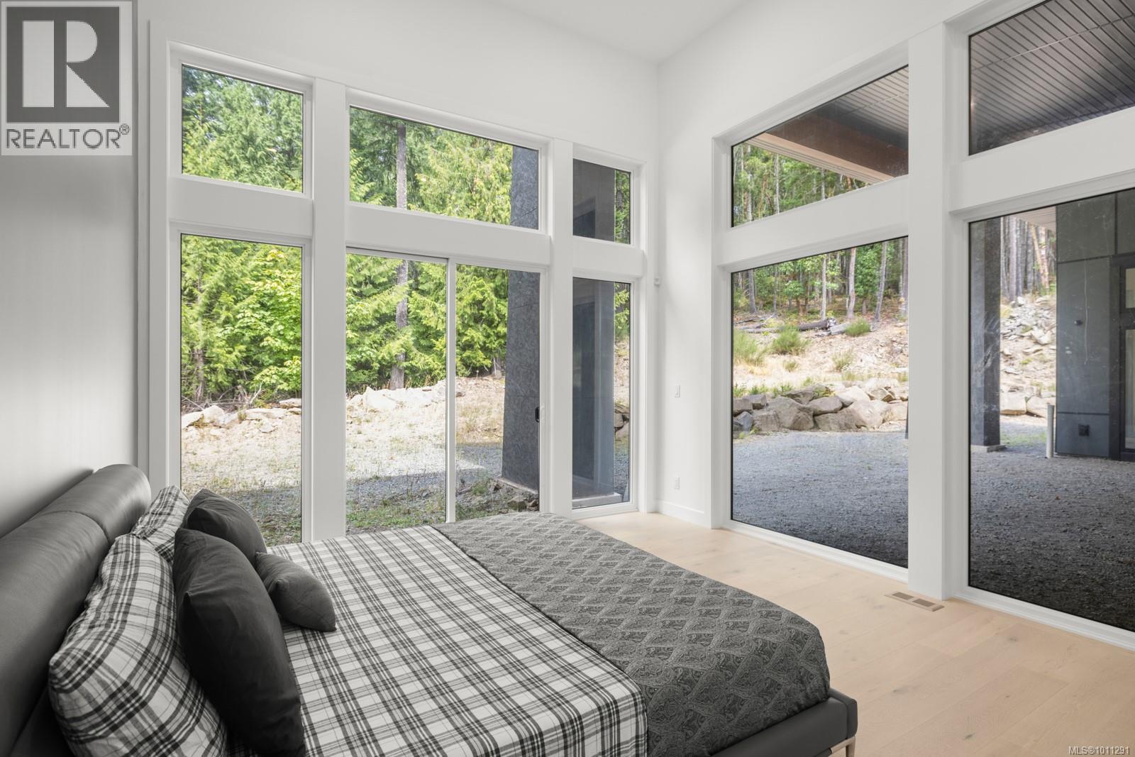  4811 Henry Roethel Road, Ladysmith