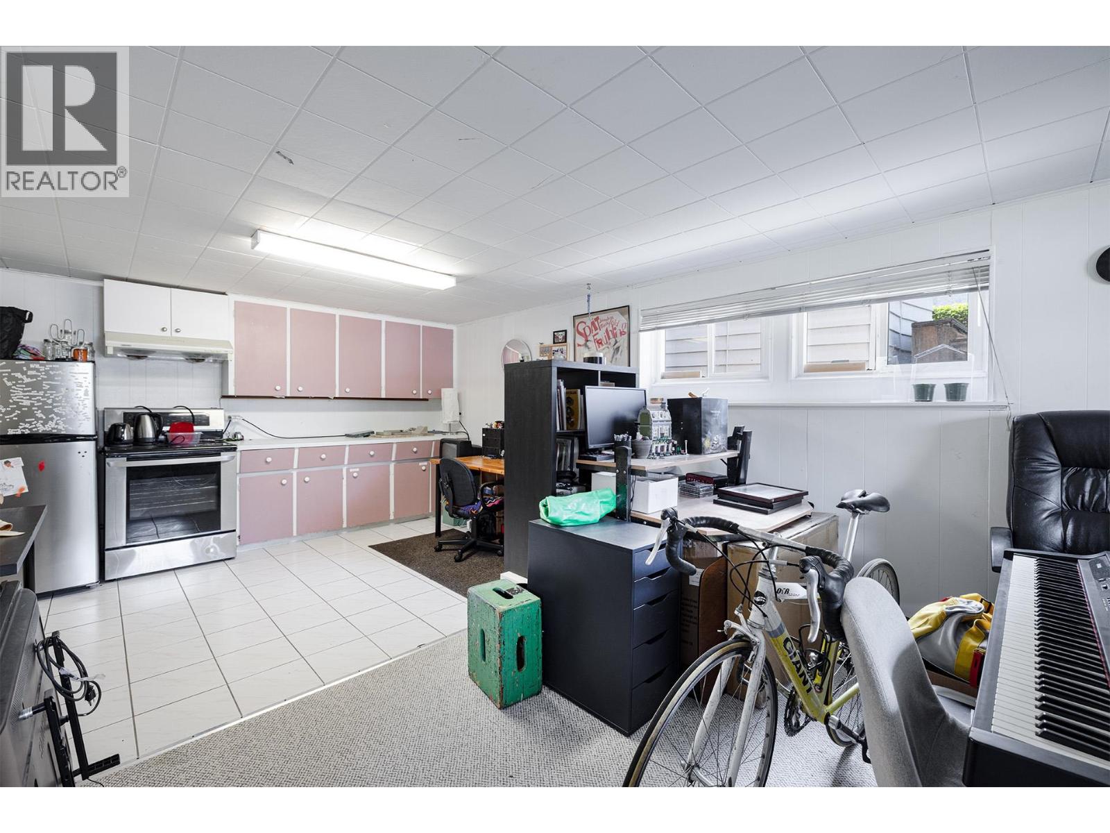 Photo 19 of 4378 Briarwood Crescent, Burnaby BC