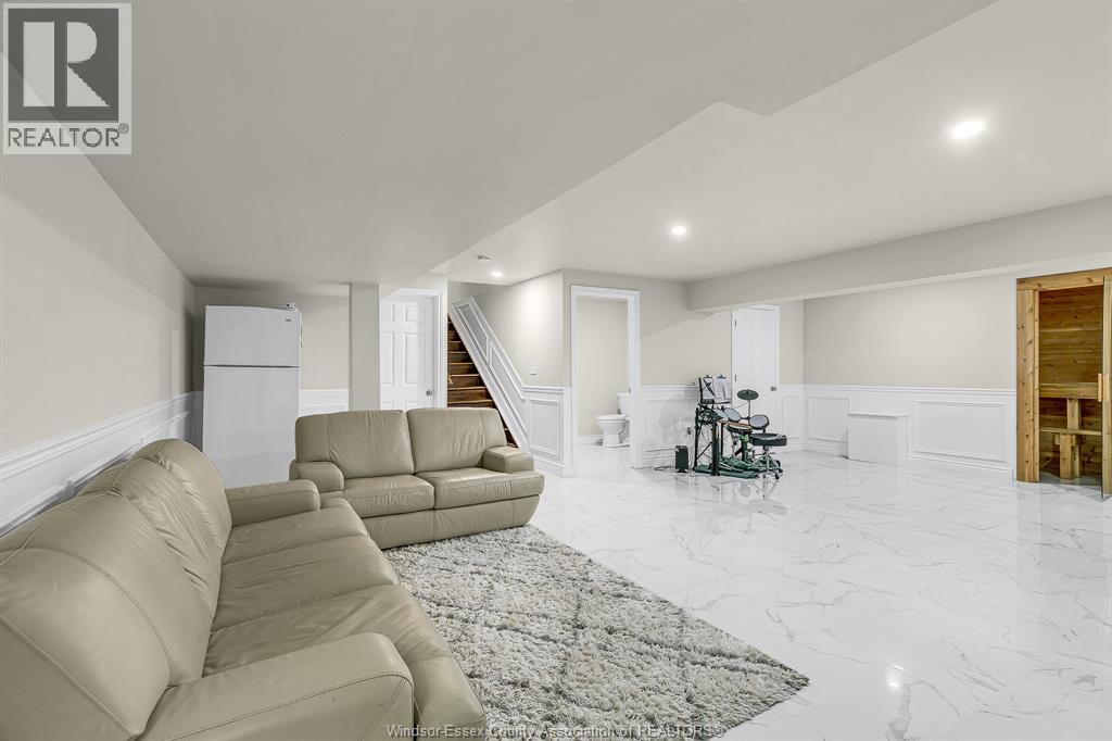 Photo 33 of 3741 Inglewood Avenue, Windsor ON