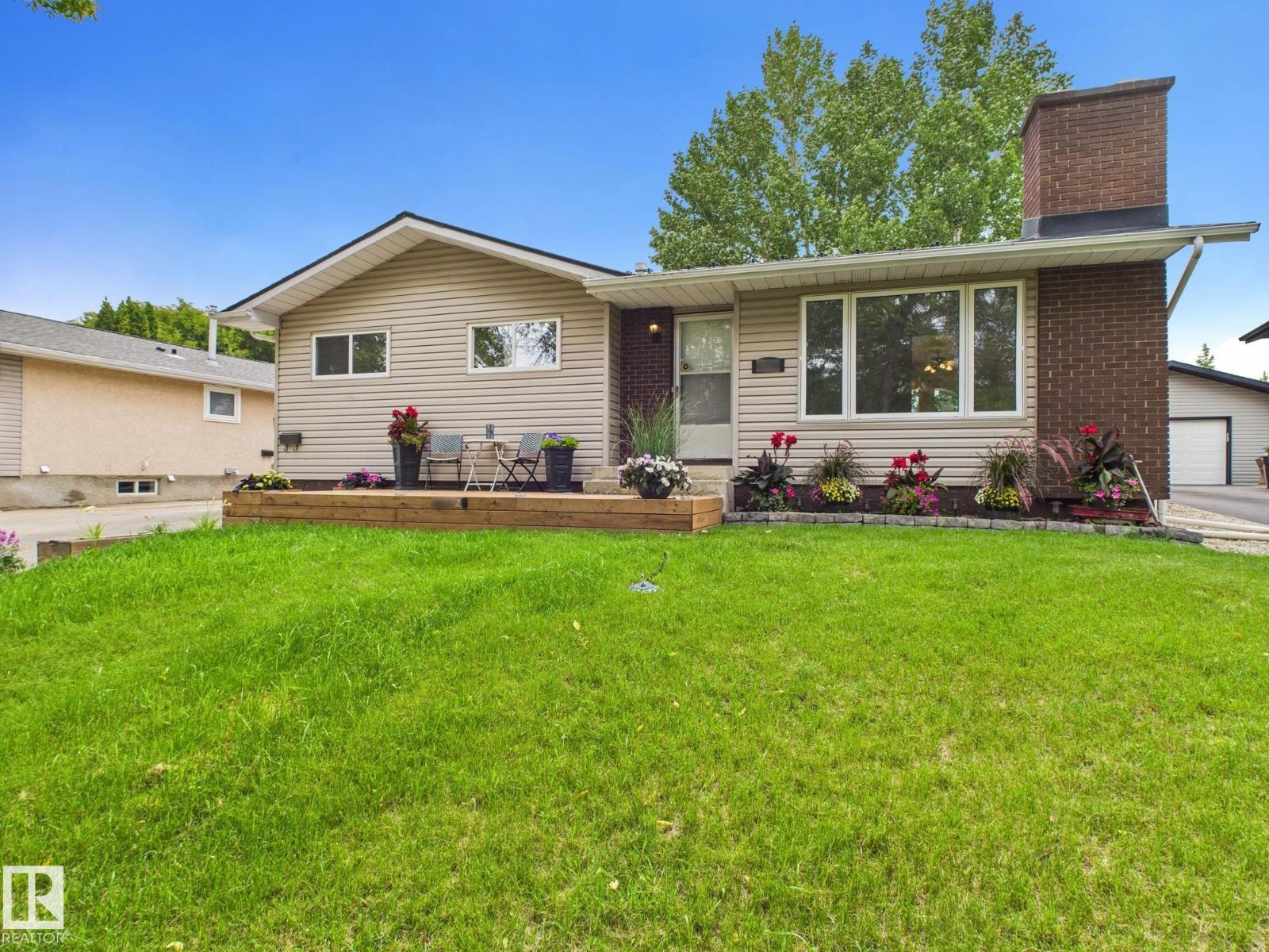 Photo 2 of 8525 92 Av, Fort Saskatchewan AB