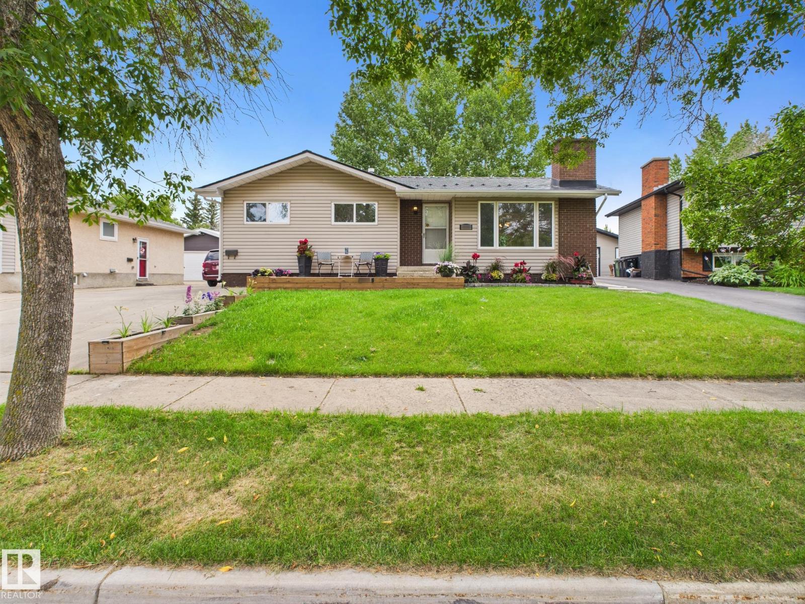 Photo 5 of 8525 92 Av, Fort Saskatchewan AB