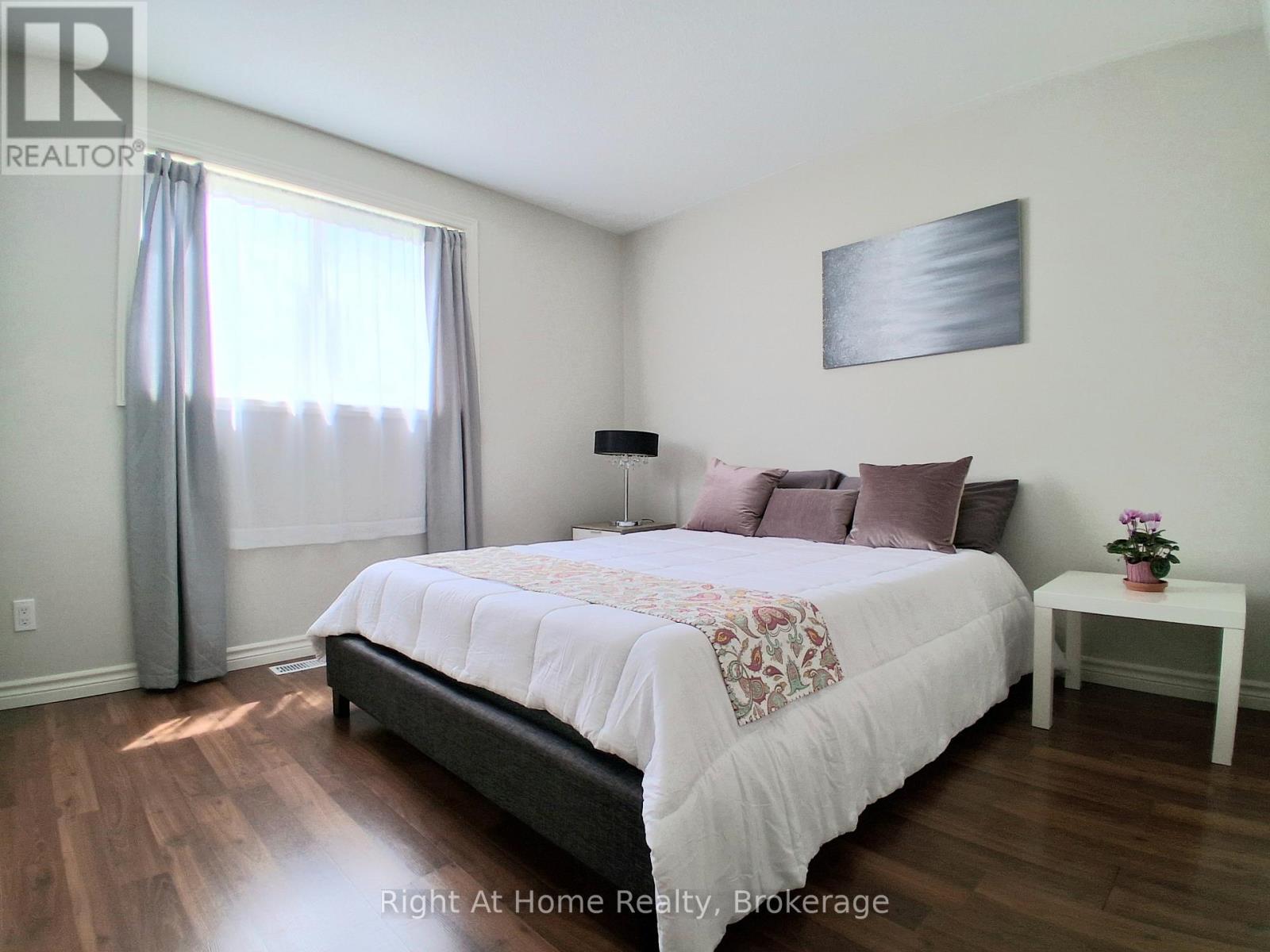 Photo 10 of 5524 Fraser Street, Niagara Falls ON