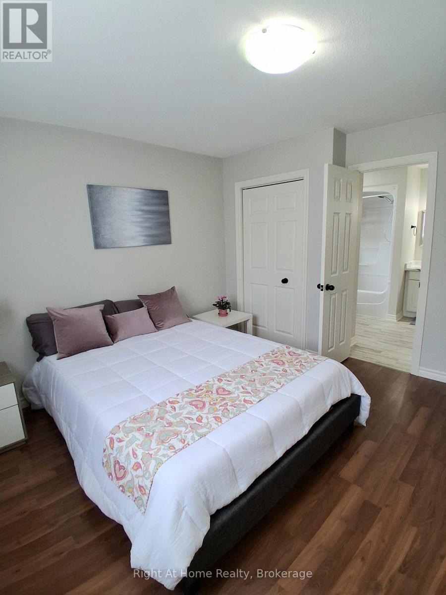 Photo 9 of 5524 Fraser Street, Niagara Falls ON