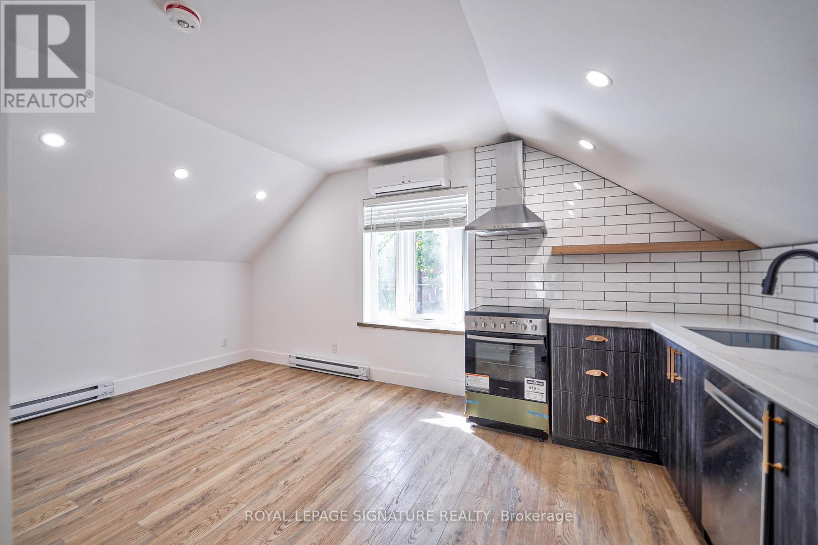Photo 18 of 541 St Clarens Avenue, Toronto ON