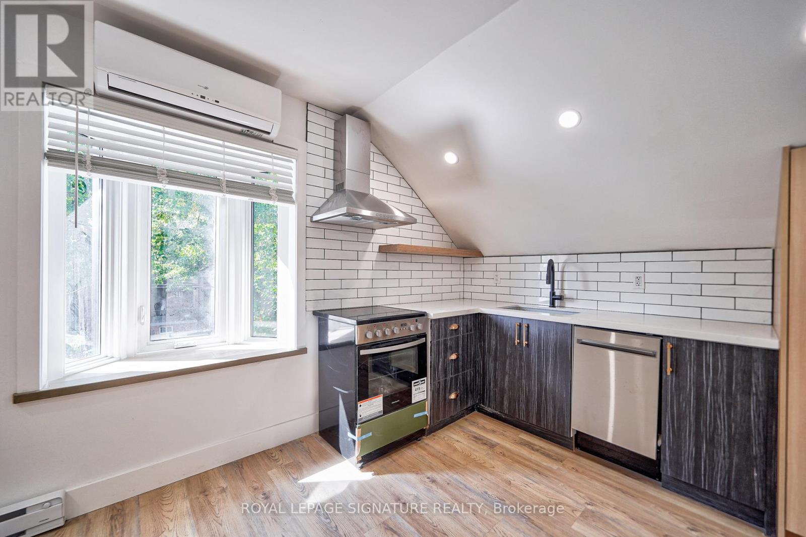 Photo 23 of 541 St Clarens Avenue, Toronto ON