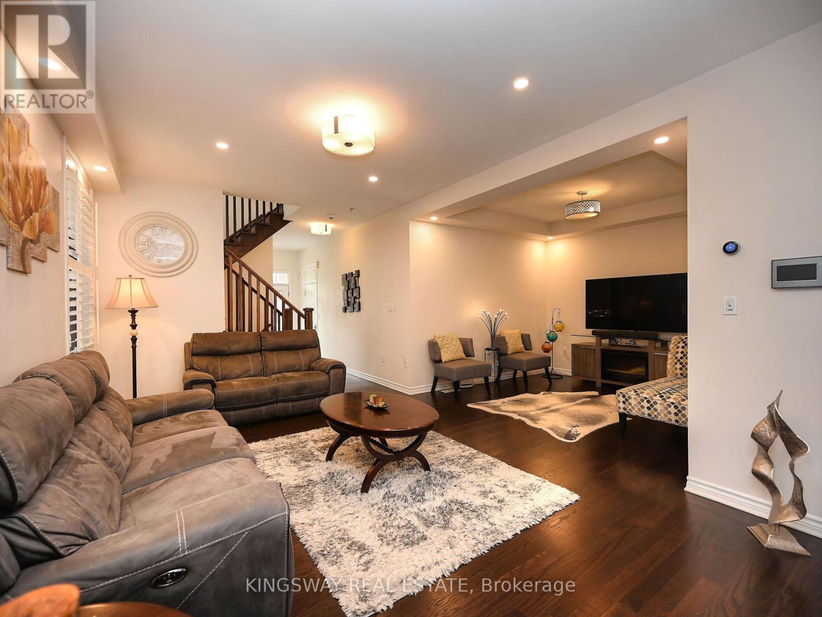 Photo 9 of 620 Langholm Street, Milton ON