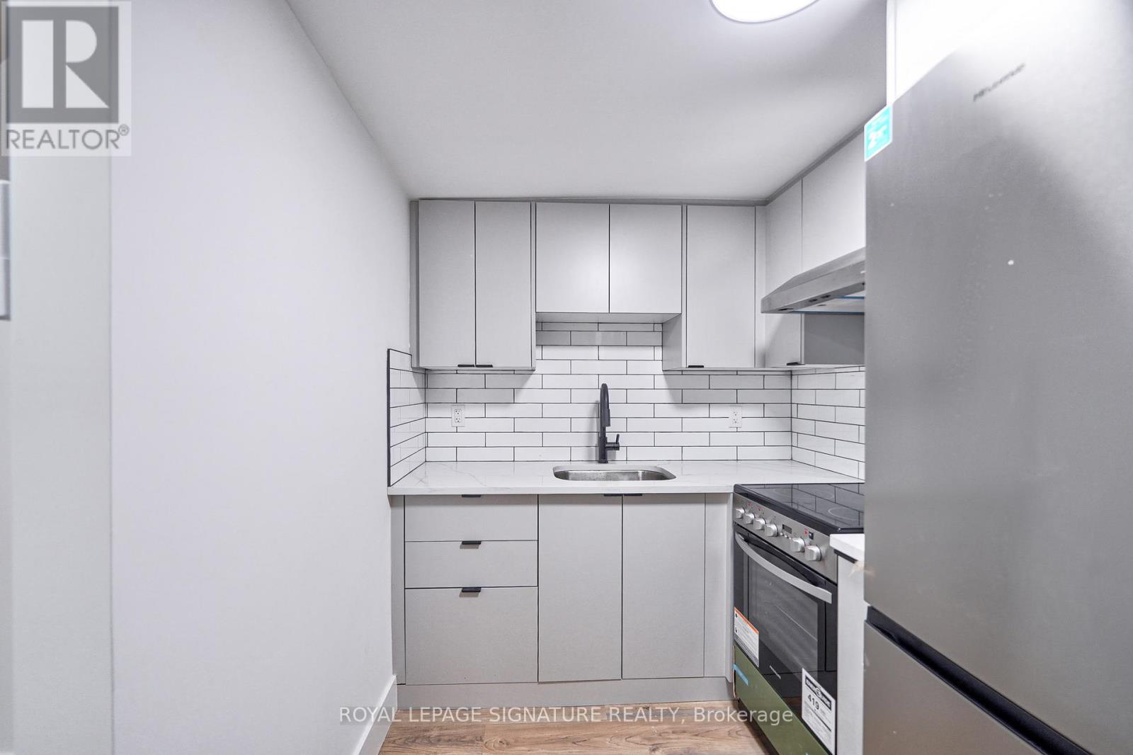 Photo 35 of 541 St Clarens Avenue, Toronto ON