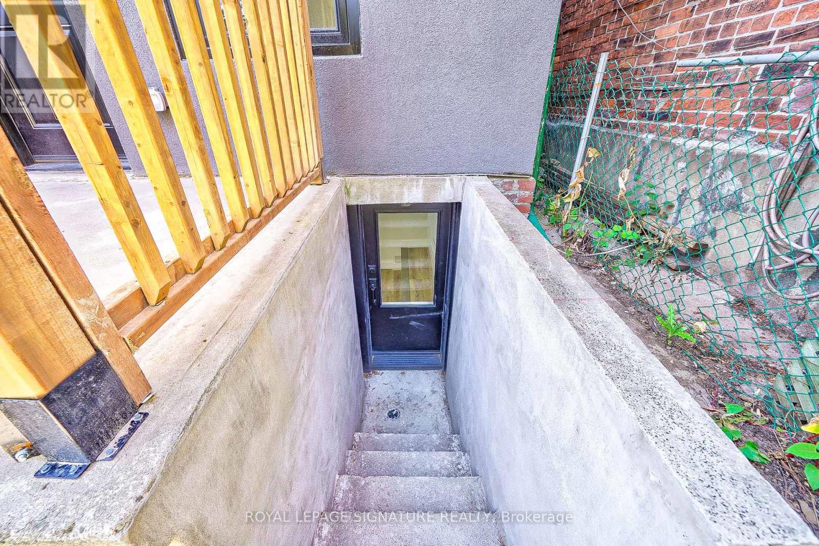 Photo 40 of 541 St Clarens Avenue, Toronto ON