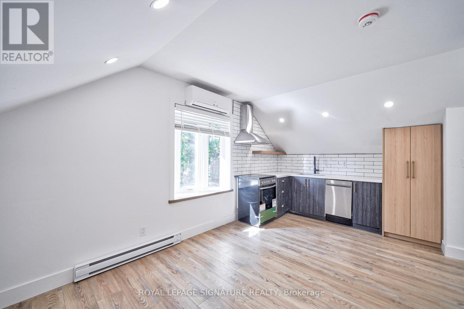 Photo 20 of 541 St Clarens Avenue, Toronto ON