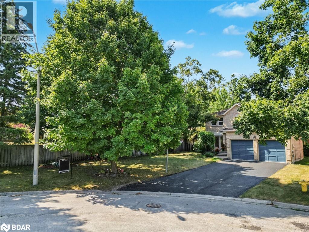 Photo 4 of 6 Milne Court, Barrie ON