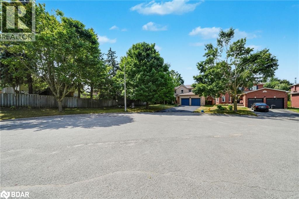 Photo 1 of 6 Milne Court, Barrie ON