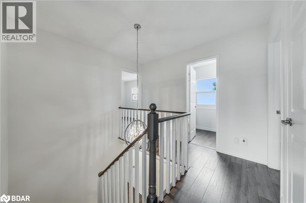 Photo 5 of 6 Milne Court, Barrie ON