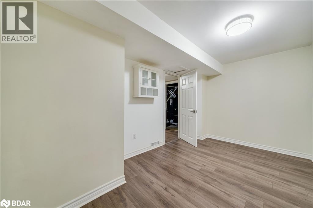 Photo 17 of 6 Milne Court, Barrie ON