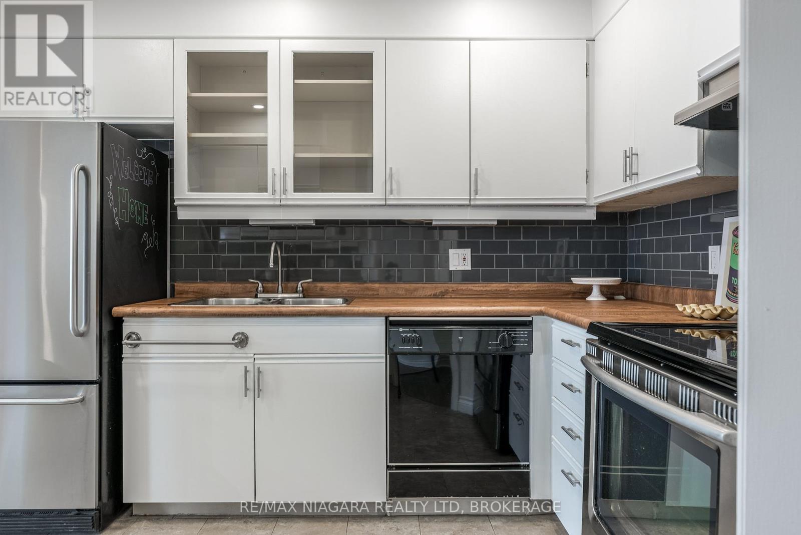 Photo 3 of 204 6381 Dunn Street, Niagara Falls ON